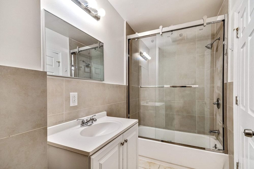 undefined A Touch of Blue! Stylish 2BD Next to Reading Terminal Market 7