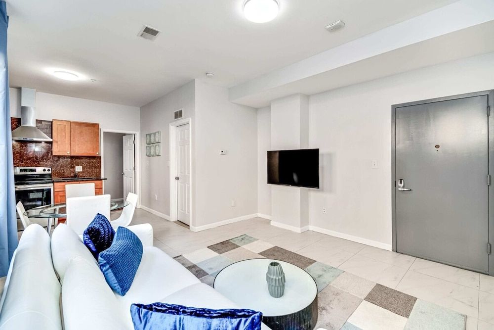 undefined A Touch of Blue! Stylish 2BD Next to Reading Terminal Market 4