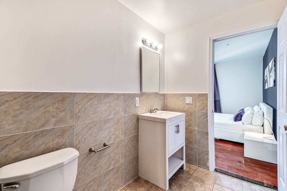 undefined A Touch of Blue! Stylish 2BD Next to Reading Terminal Market 9