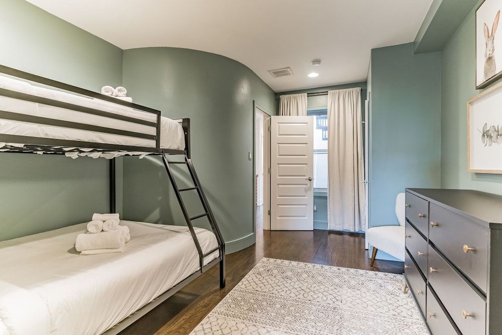 undefined 846 N 15th St 4