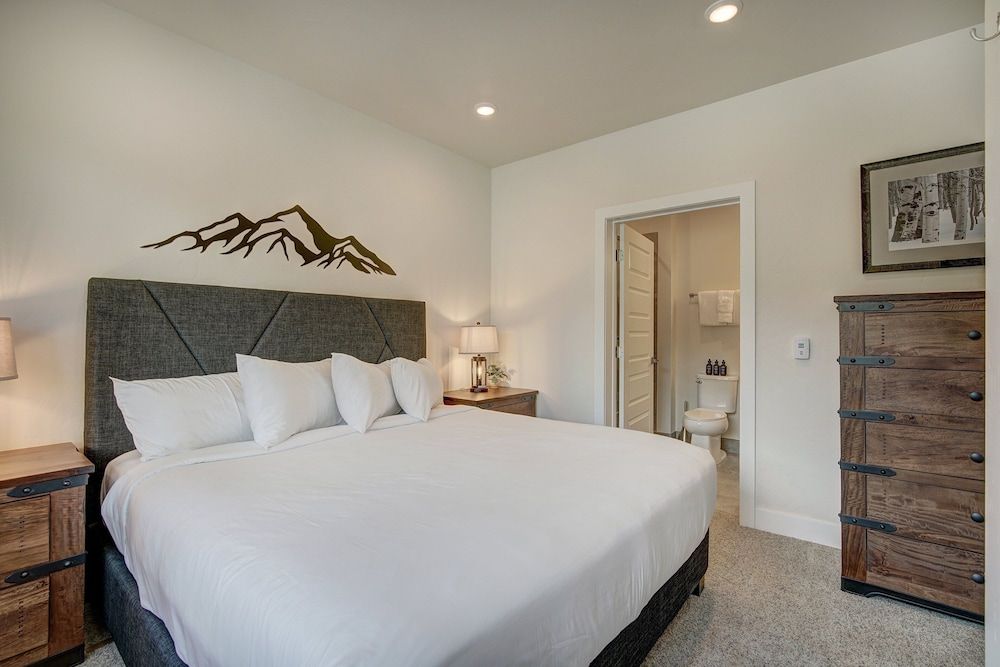 Premier Condo, 2 Bedrooms
