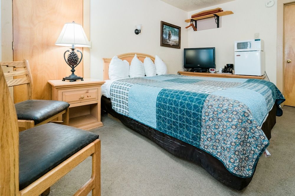 Room # 26, 1 Queen Bed
