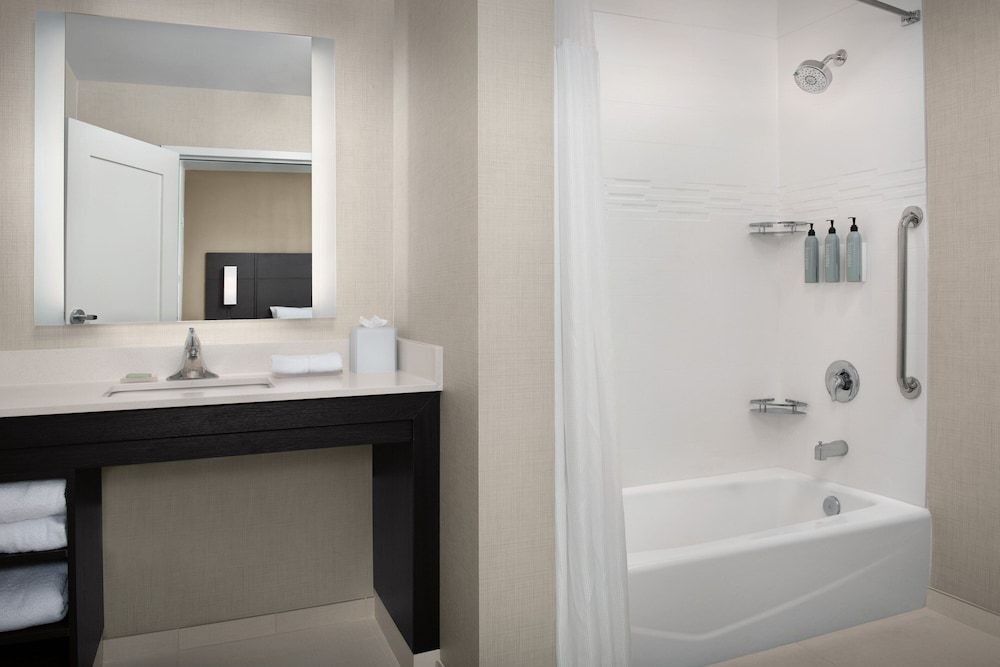 Suite, 1 Bedroom (Hearing Accessible)