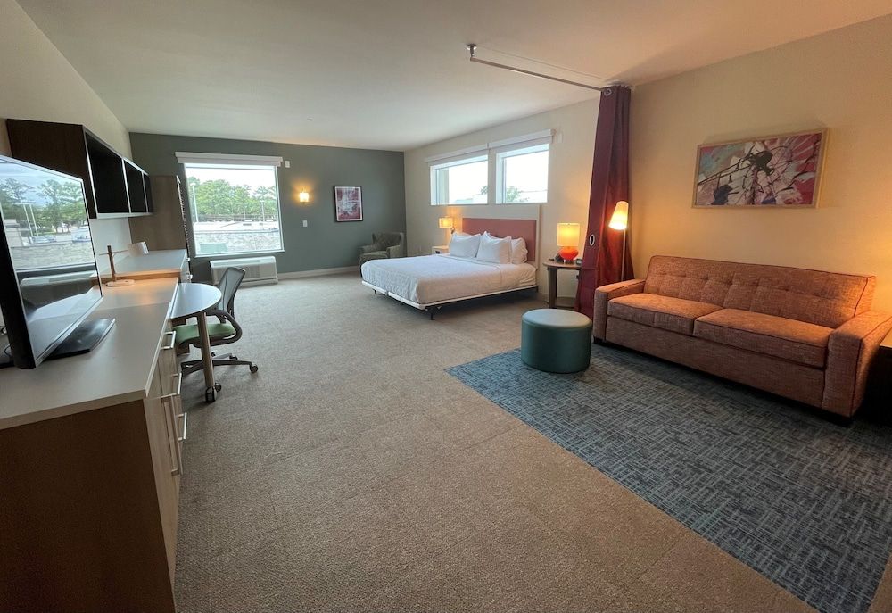 Studio Suite, 1 King Bed, Mobility Accessible, Non Smoking (Bathtub w/ Grab Bars)