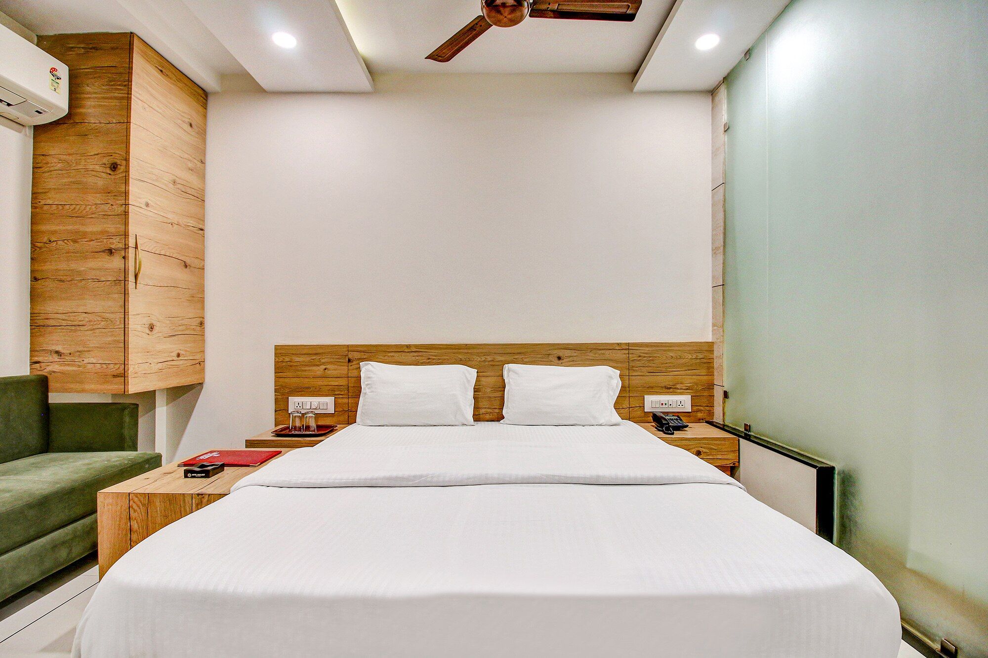 FabHotel Prime Manjeet Suite Room 4