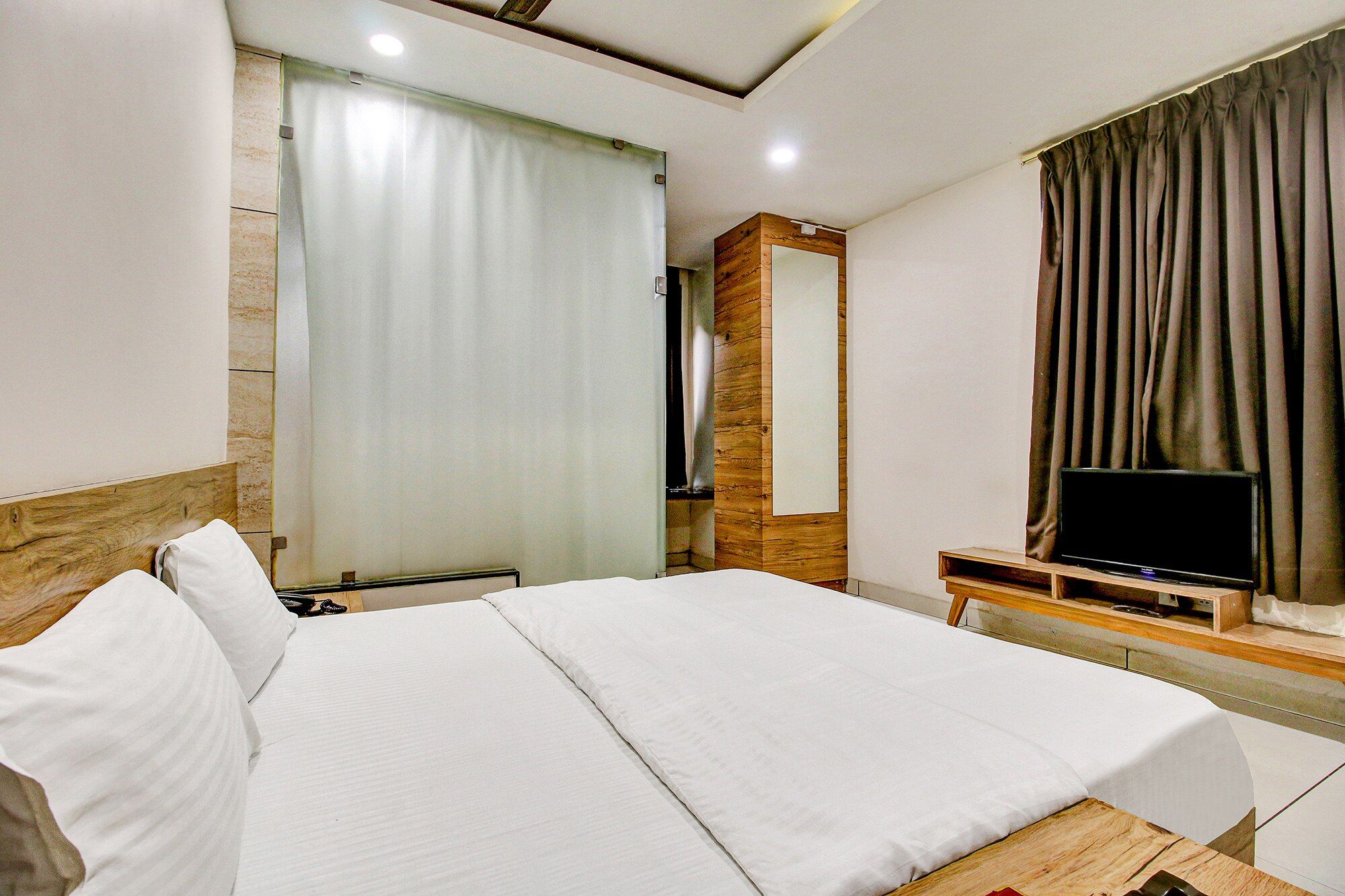  FabHotel Prime Manjeet Suite Room 2