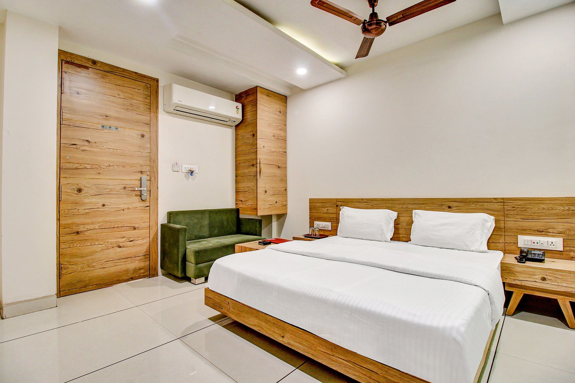  FabHotel Prime Manjeet Suite Room 3