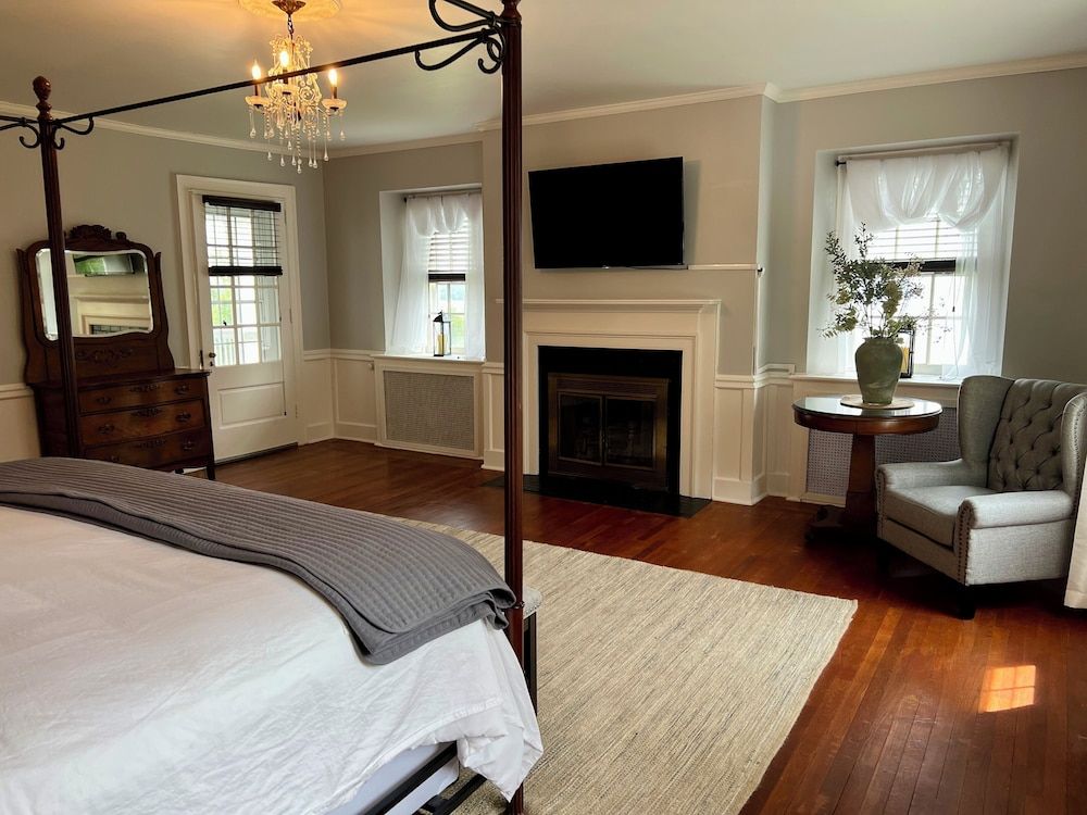 Valcour Room