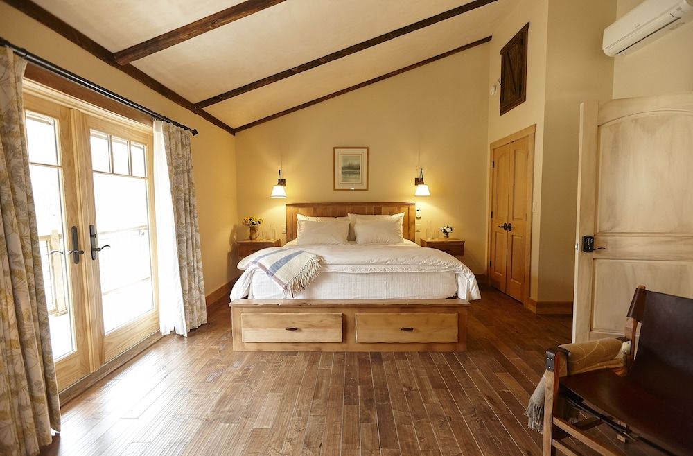 Deluxe Room, 1 King Bed