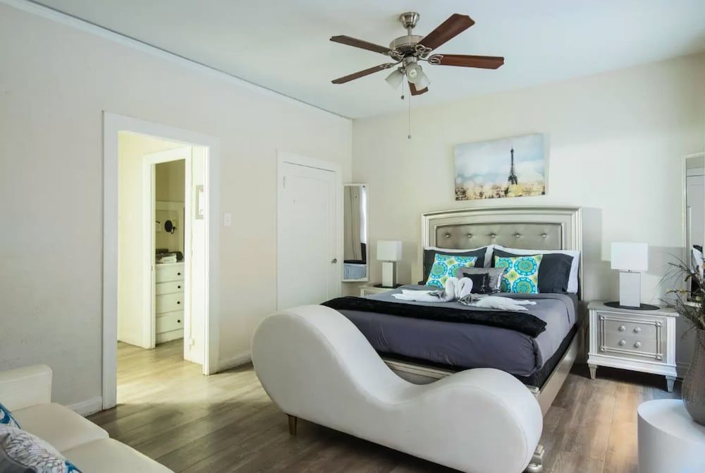 Standard Studio, 1 Queen Bed, Refrigerator & Microwave, No View