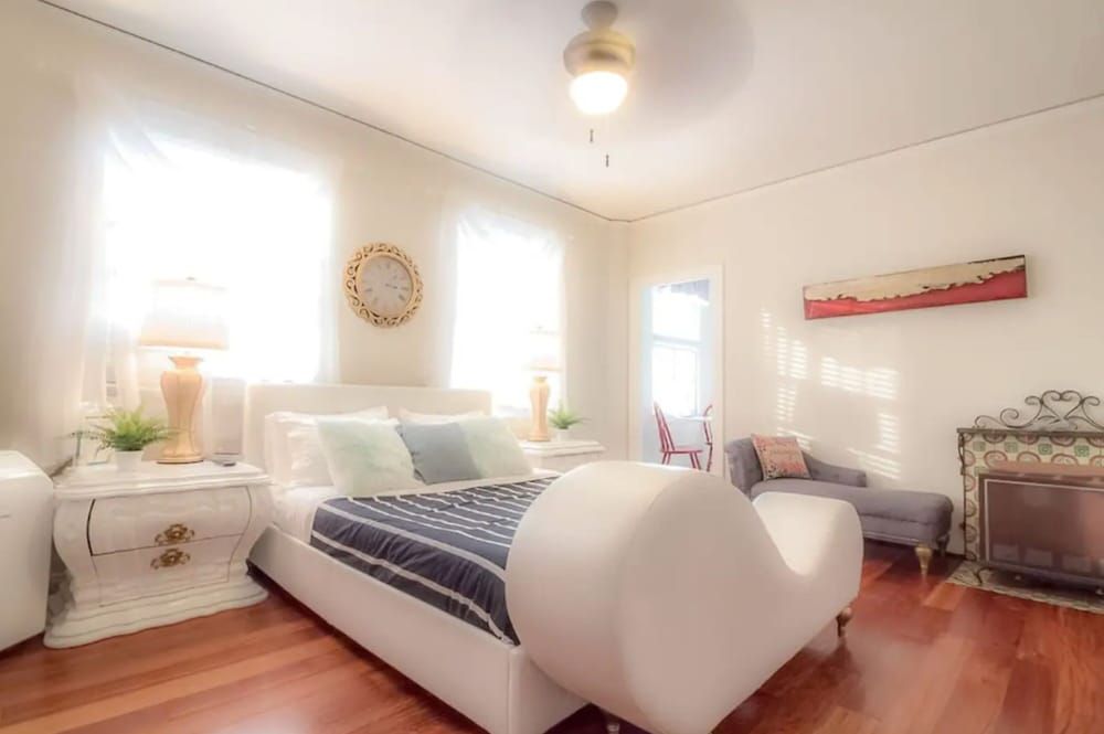 Standard Studio, 1 Queen Bed, Refrigerator & Microwave, No View