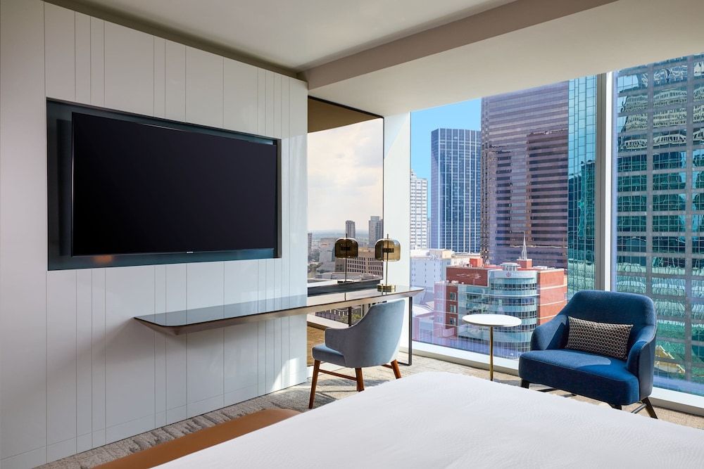 JW Marriott Dallas Arts District Hotel Standard Room, 1 King Bed (Mobility Accessible, Roll-In Shower) 6