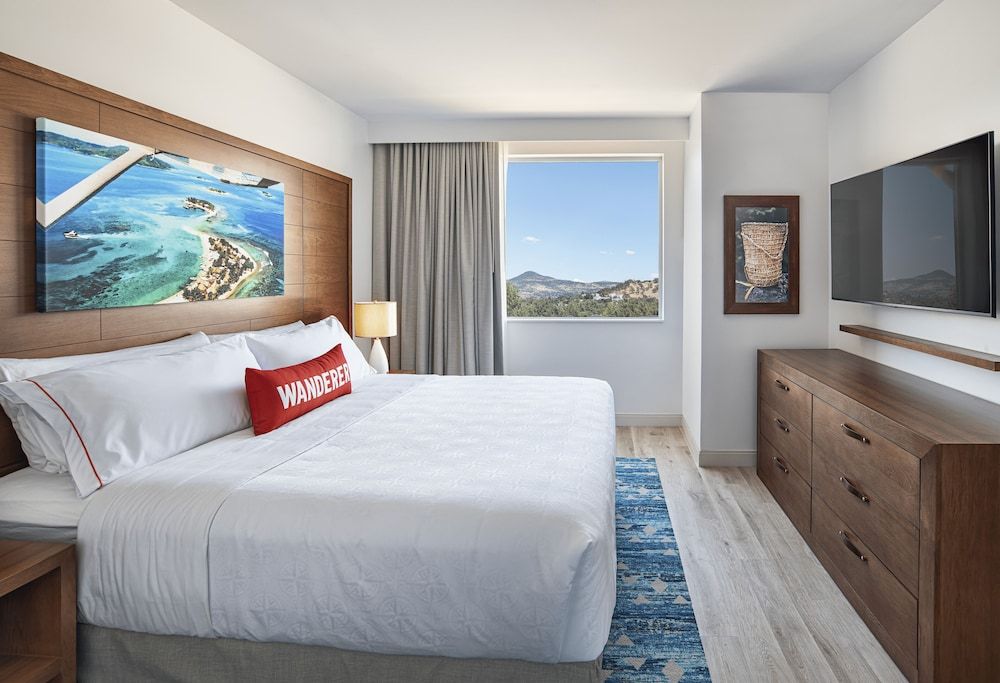 Deluxe Room, 1 King Bed, Accessible