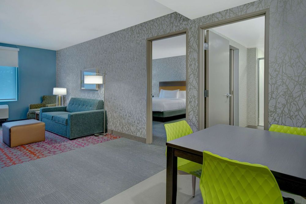 Home2 Suites By Hilton Grand Rapids Airport Suite, 1 King Bed, Accessible (Hearing) 3