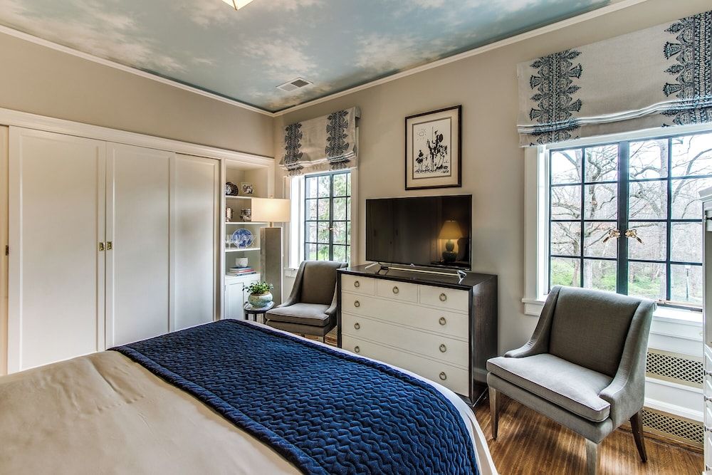 Luxury Room, 1 Queen Bed, Private Bathroom, Park View