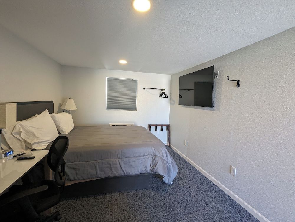 Snowy Mountain Inn Deluxe Studio (4)