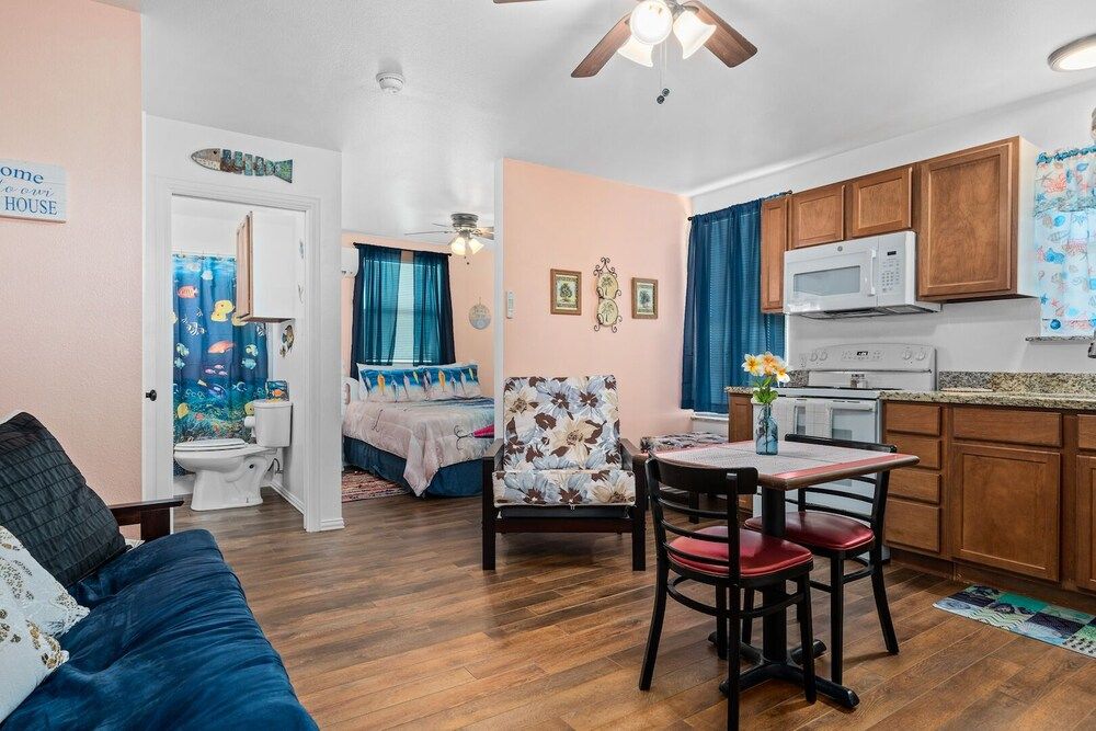 Harbor House Manor