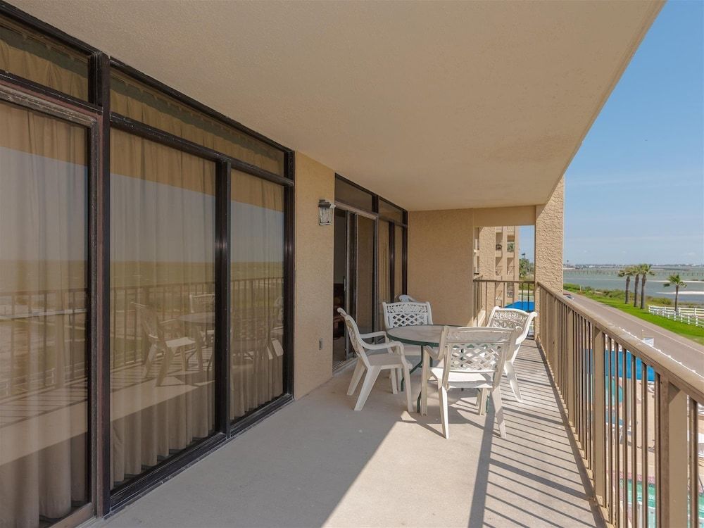 Laguna Reef Condos by VTrips Condo, Multiple Beds, Balcony (Peaceful Pelican - No Pets Allowed) 8