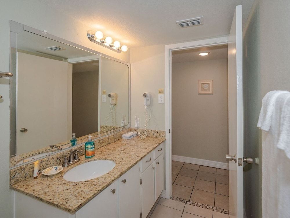 Laguna Reef Condos by VTrips Condo, Multiple Beds, Balcony (Peaceful Pelican - No Pets Allowed) 13