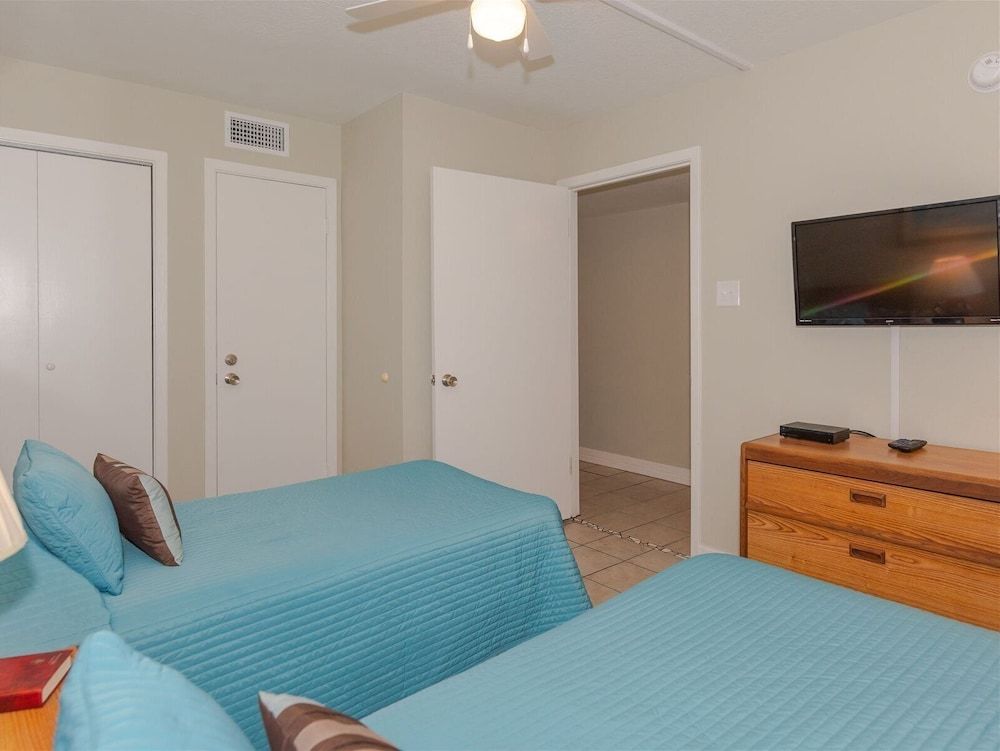 Laguna Reef Condos by VTrips Condo, Multiple Beds, Balcony (Peaceful Pelican - No Pets Allowed) 7