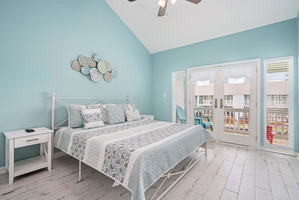 Condo (2 Bedrooms)