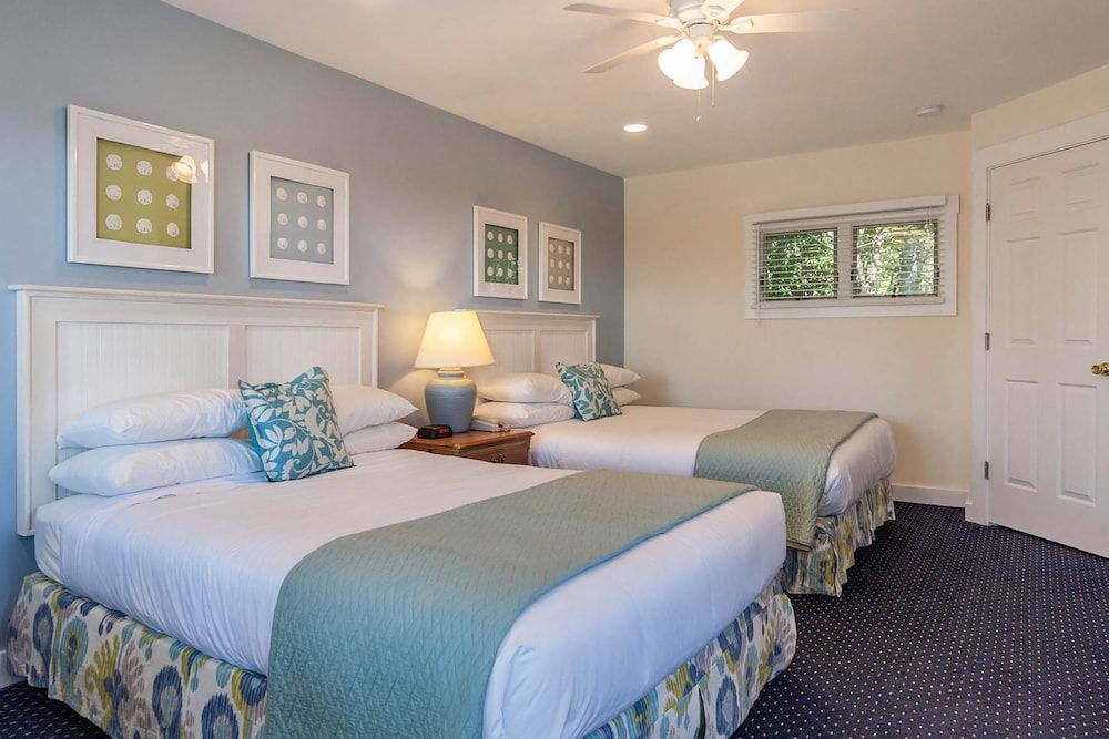 Double Queen Deluxe Room