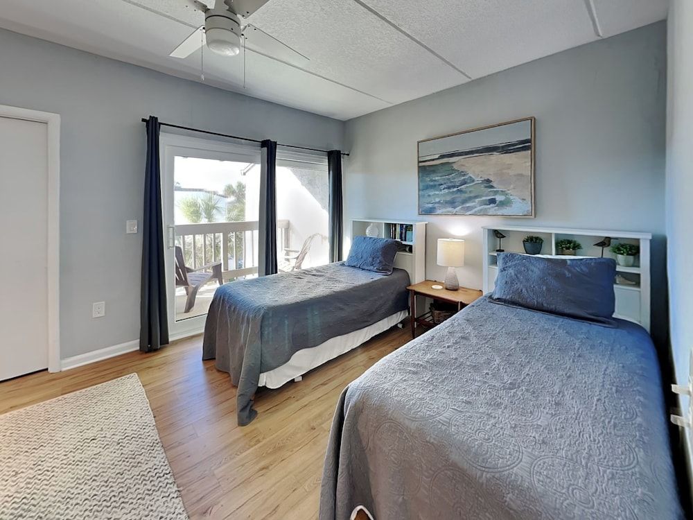 Condo (2 Bedrooms)