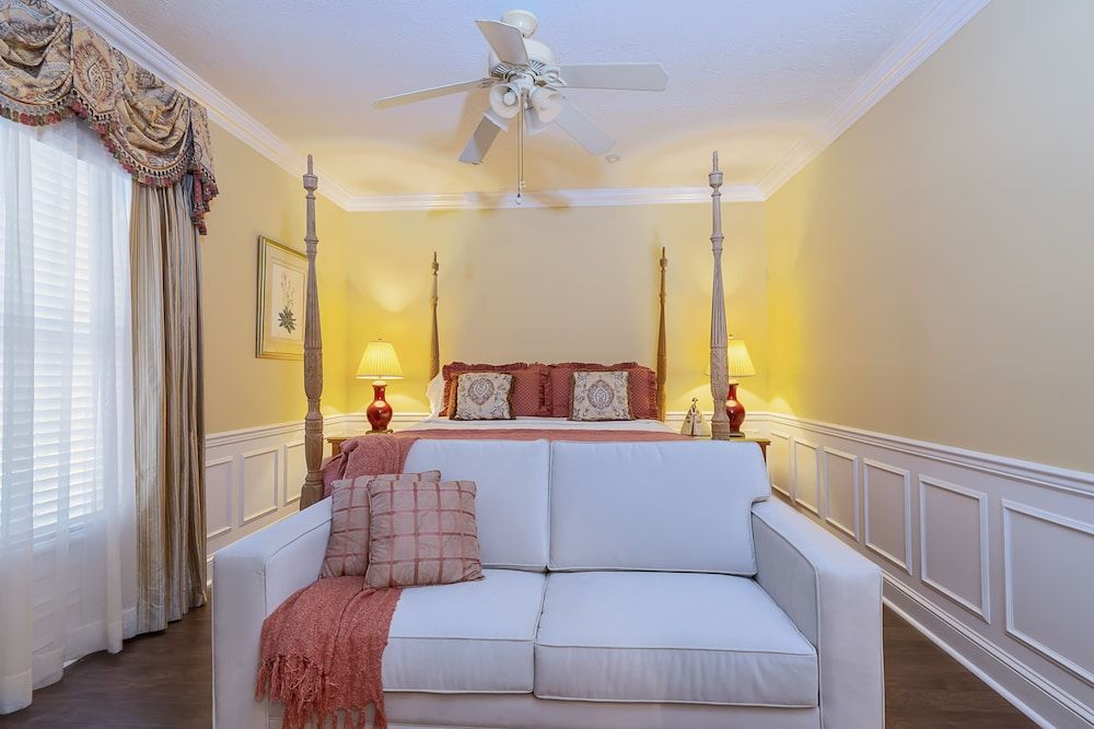 Elizabeth Room, #17