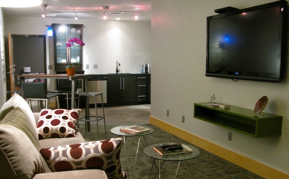 Courthouse Suite