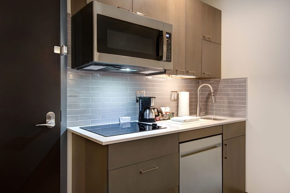 Studio Suite, 1 King Bed with Sofa bed, Accessible, Kitchen (Bathtub)
