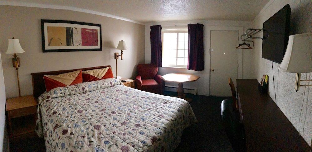 Classic Room, 1 King Bed, Non Smoking