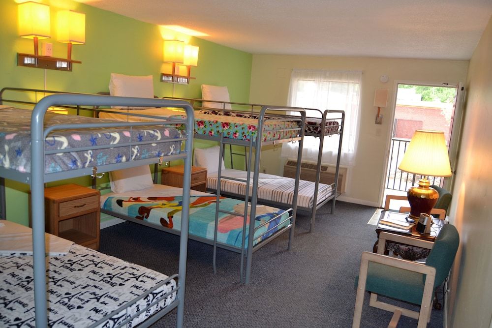 Cascades Inn Group Dormitory Room 2