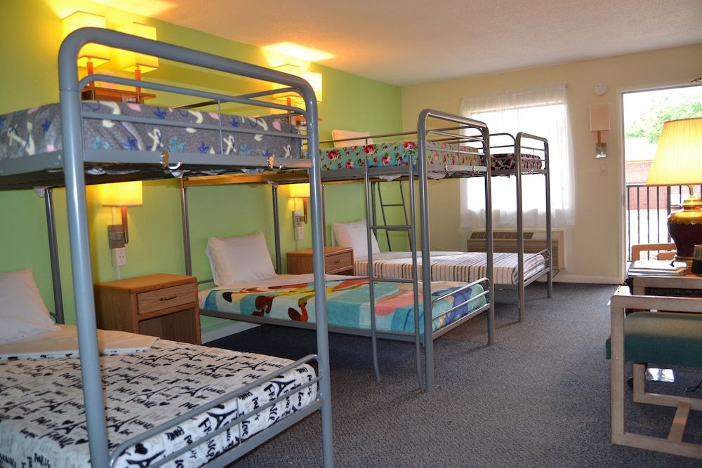 Cascades Inn Group Dormitory Room