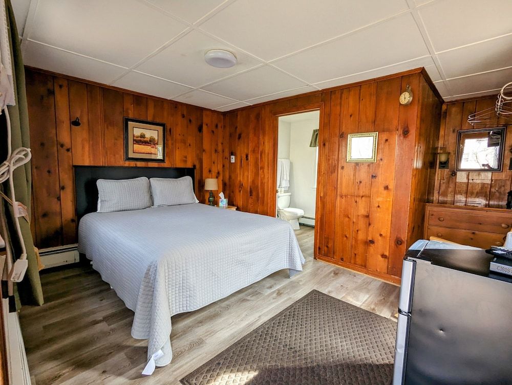 Double Room 1 - 1 Queen Bed