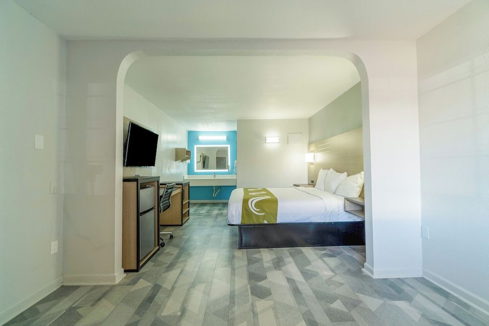 Room, 1 King Bed, Non Smoking