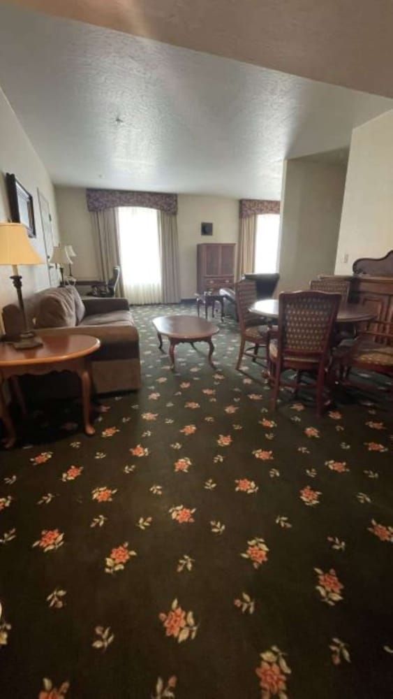 Surestay Hotel By Best Western Eureka Suite, Multiple Beds, Non Smoking, Kitchenette (with Sofabed) 3