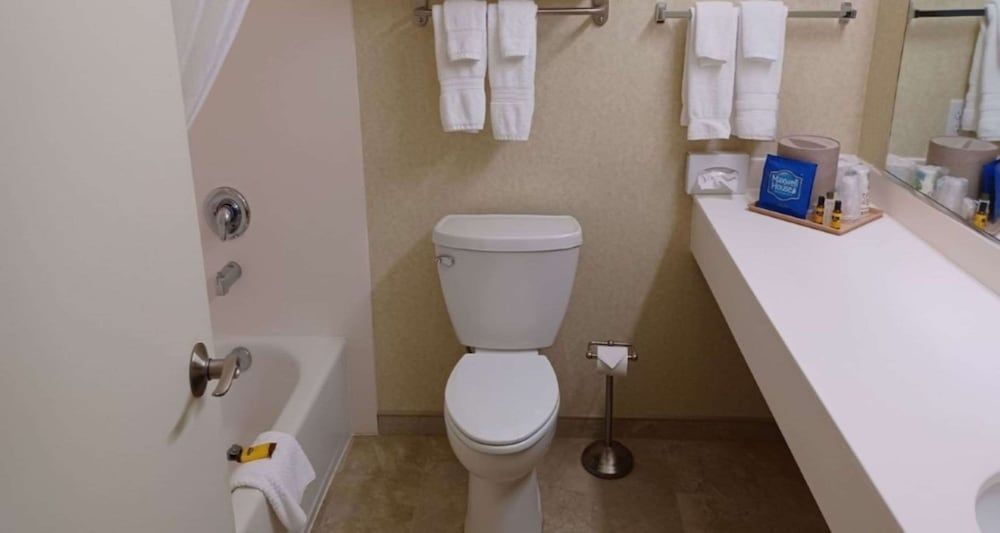 Surestay Hotel By Best Western Eureka Standard Room, 1 Queen Bed, Non Smoking, Refrigerator & Microwave 2