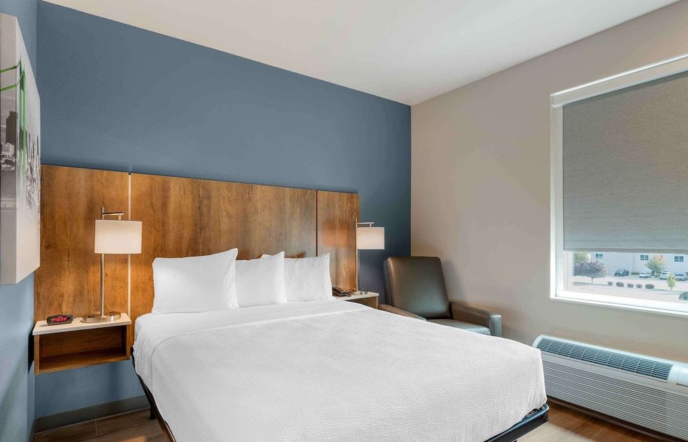 Standard Studio, 1 Queen Bed, Non Smoking, Refrigerator & Microwave