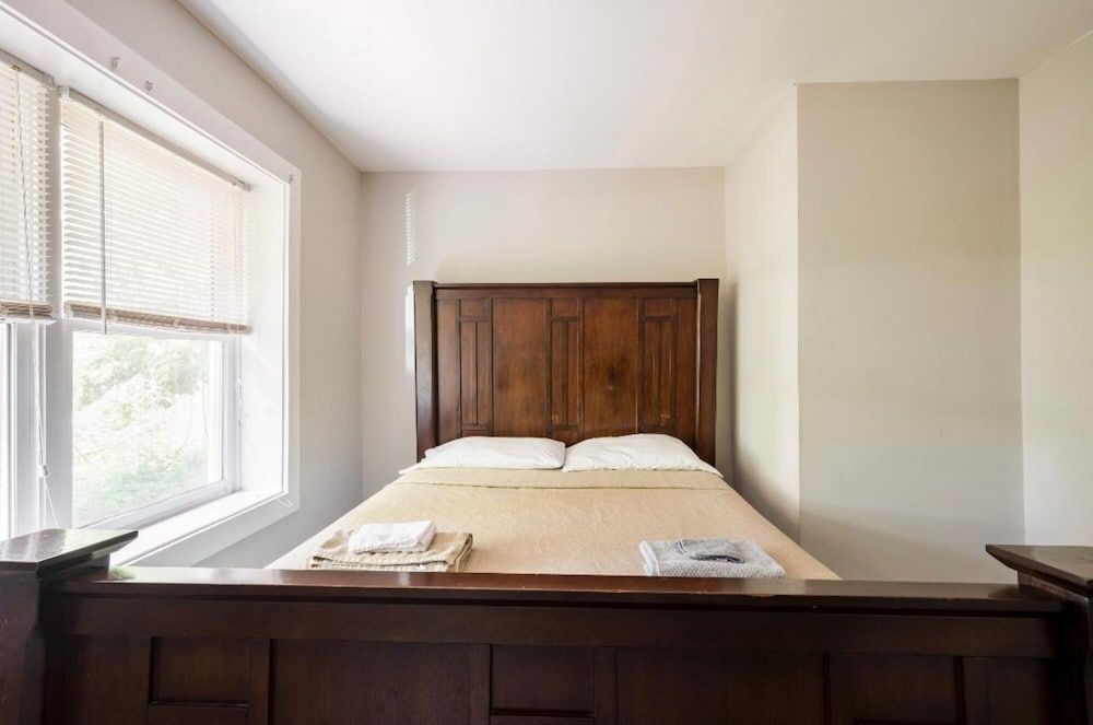Charming Fully-renovated Bungalow