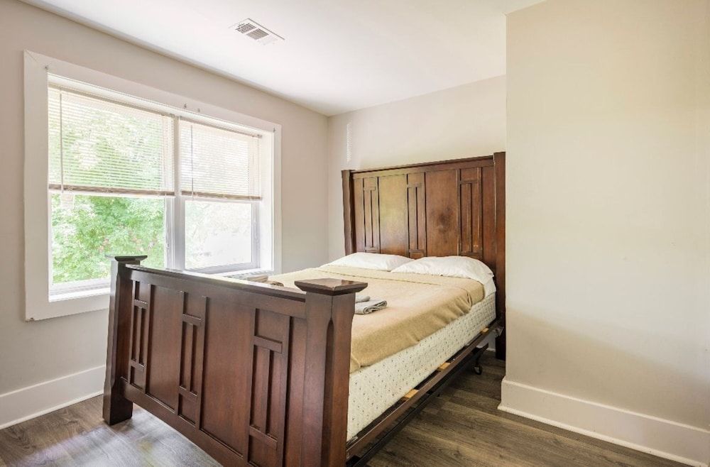 Charming Fully-renovated Bungalow