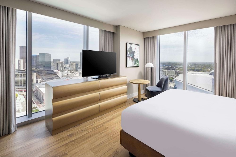 Club Suite, Multiple Beds, Accessible (Mobility & Hearing, Roll-in Shower)