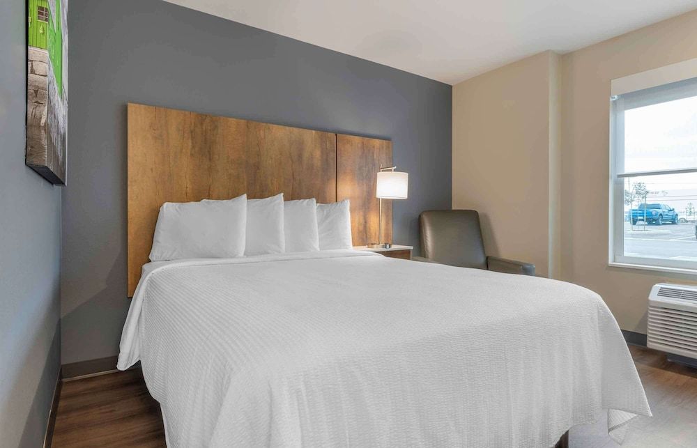 Standard Studio, 1 Queen Bed, Non Smoking, Refrigerator & Microwave