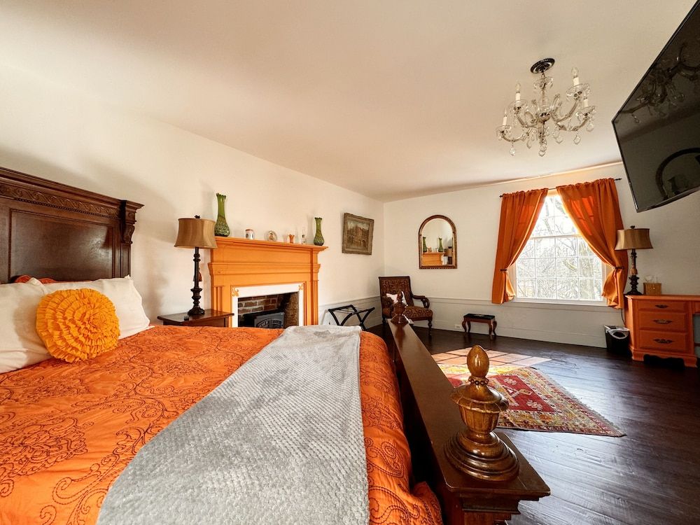 Miss Bella Suite