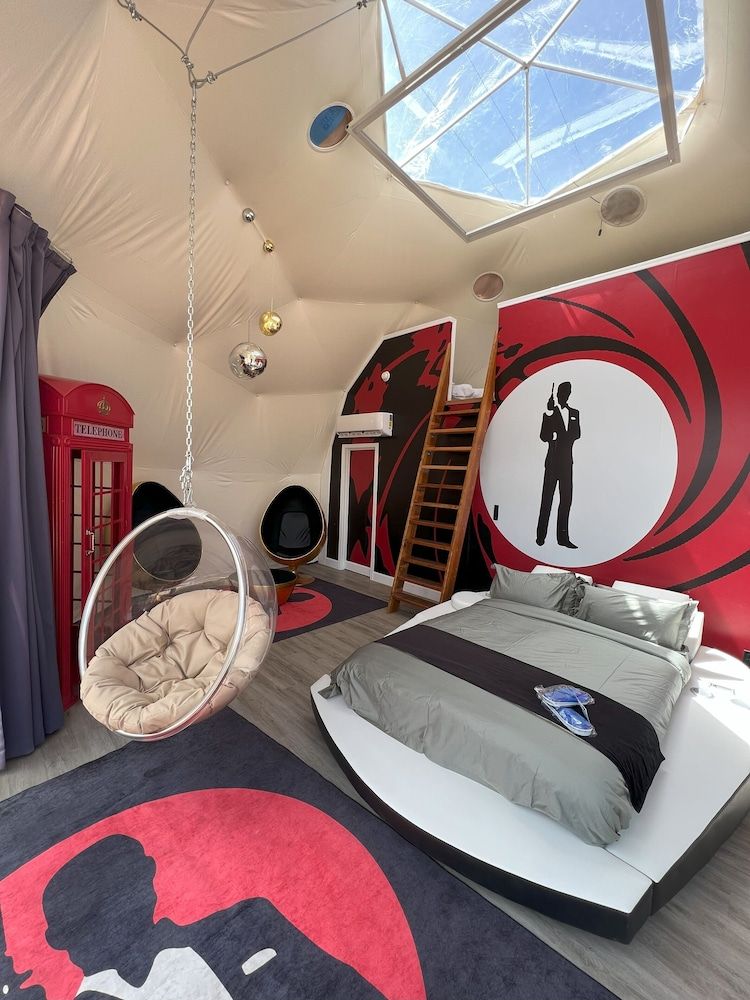 Family "British Secret Agent" Unique Sky Dome
