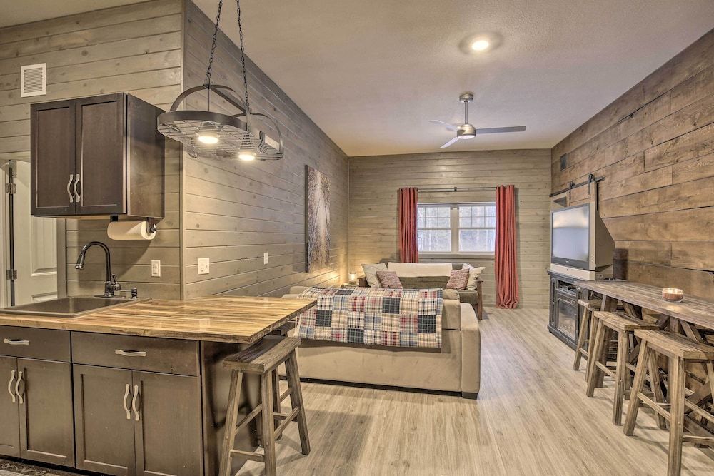 Inviting Angler's Abode w/ Grill & RV Hookups