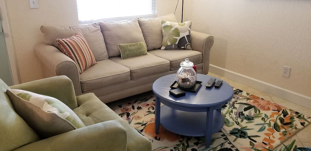 Premier Condo, 2 Bedrooms, Pool View
