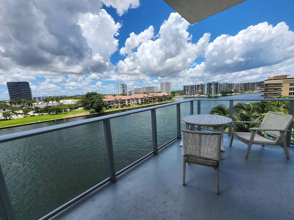 Panoramic Condo, Canal View