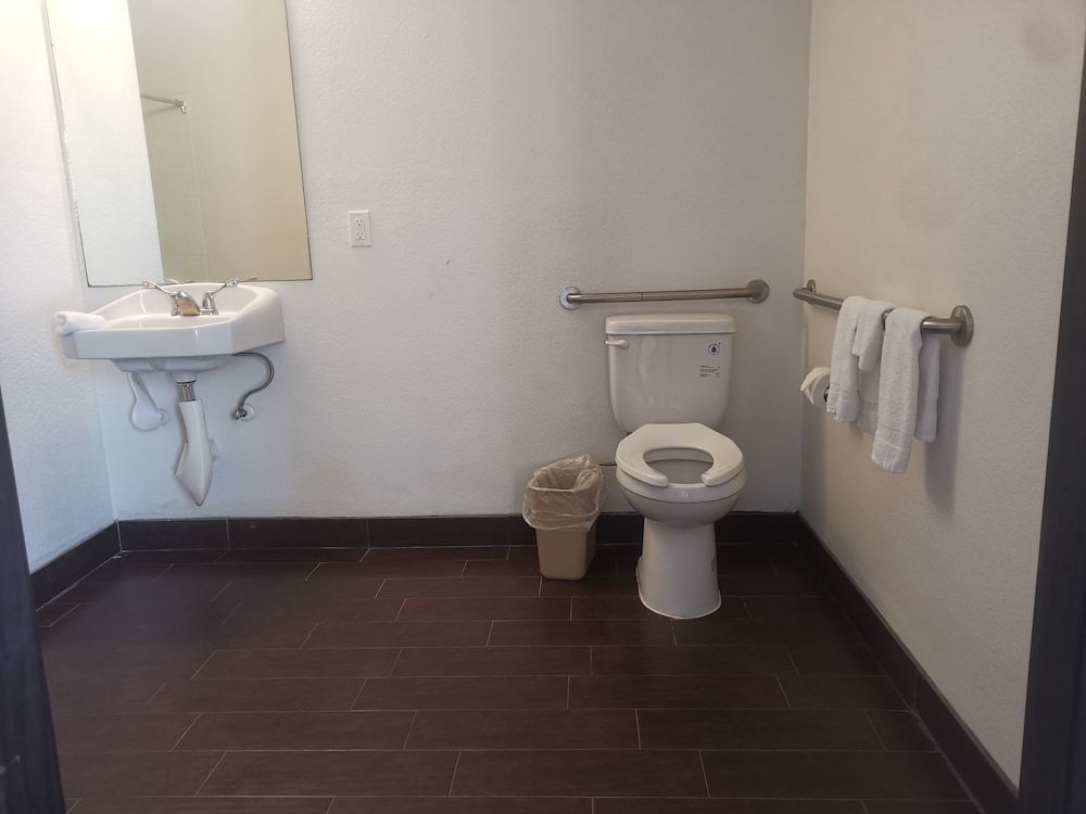 Emblaze Hotel Exclusive Room, 2 Queen Beds 4