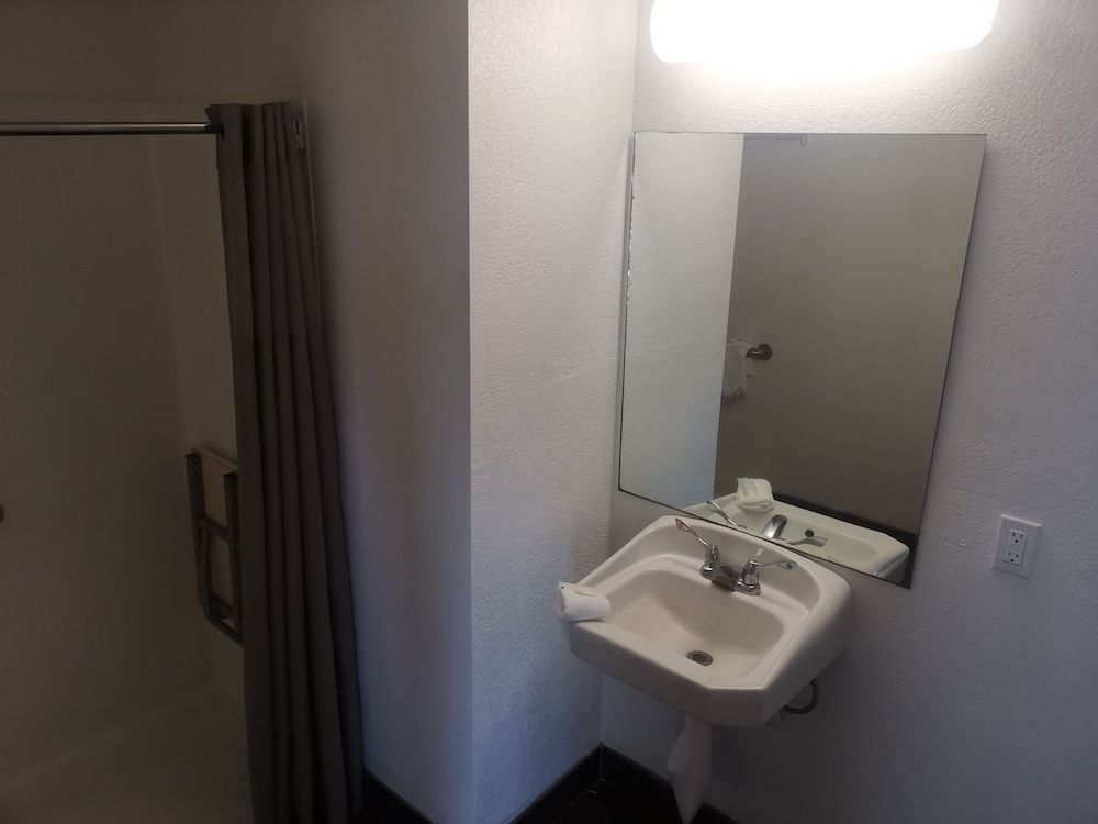 Emblaze Hotel Exclusive Room, 2 Queen Beds 3