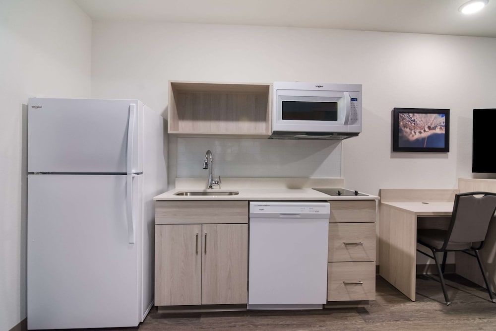 WoodSpring Suites Morrisville Raleigh Durham Airport Queen Suite w/ Dishwasher (Dishes/Cookware Included) 7